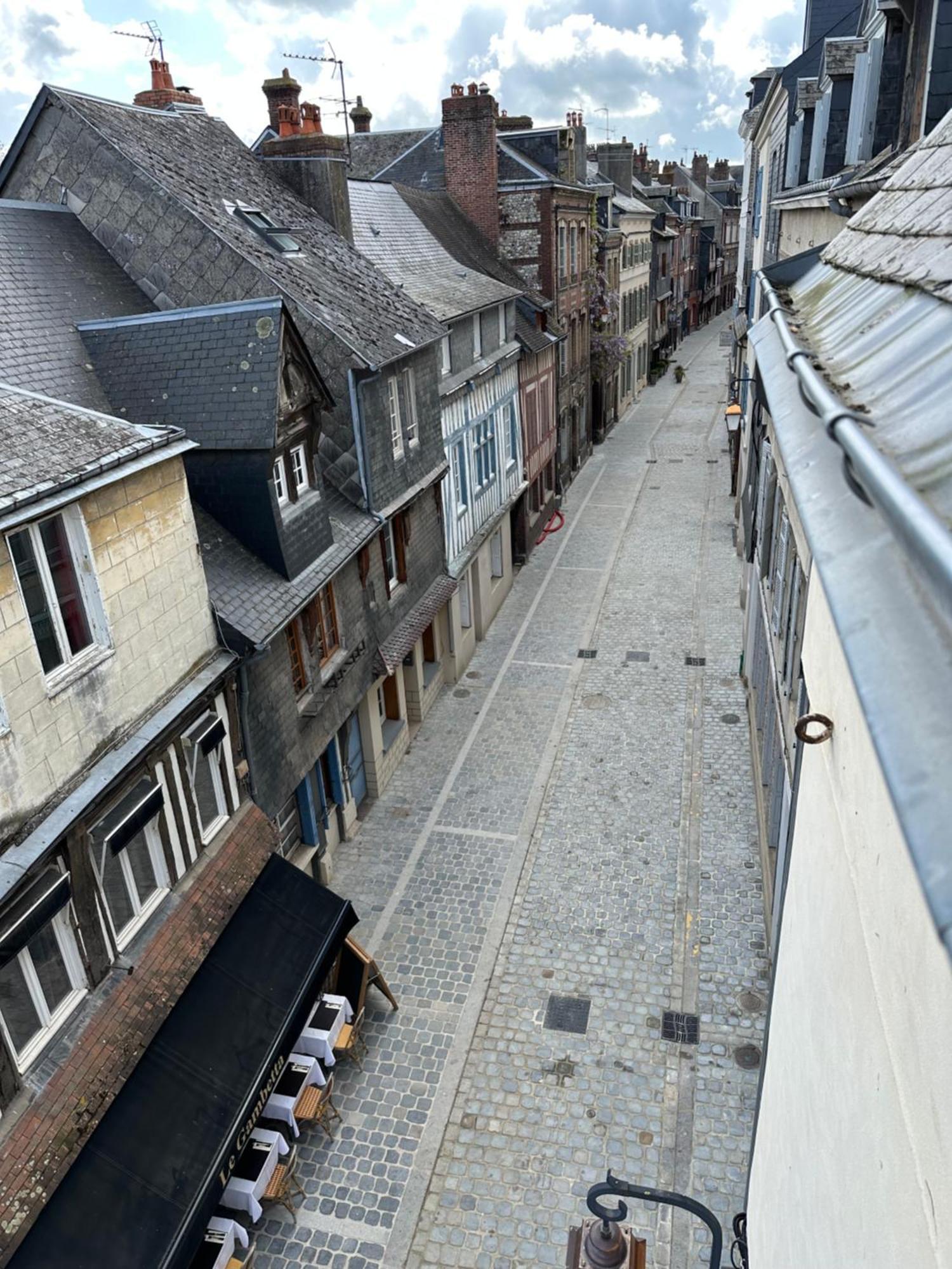 Nid D'Amour Sous Les Toits ! Honfleur Kültér fotó